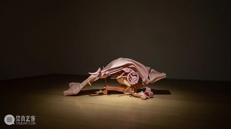 靳山 Jin Shan | 从政治走向心理的身体 | 昊美术馆访谈 视频资讯 MABSOCIETY 昊美术馆 身体 靳山 政治 心理 Jin Shan Channel 系列 艺术家 崇真艺客